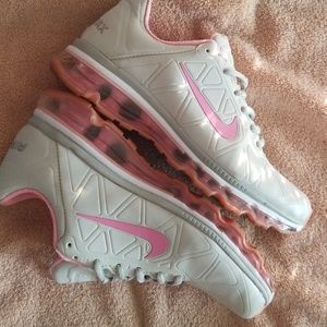 CUTE LIGHT NIKES
